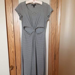 FOREVER 21 MAXI DRESS SIZE MEDIUM